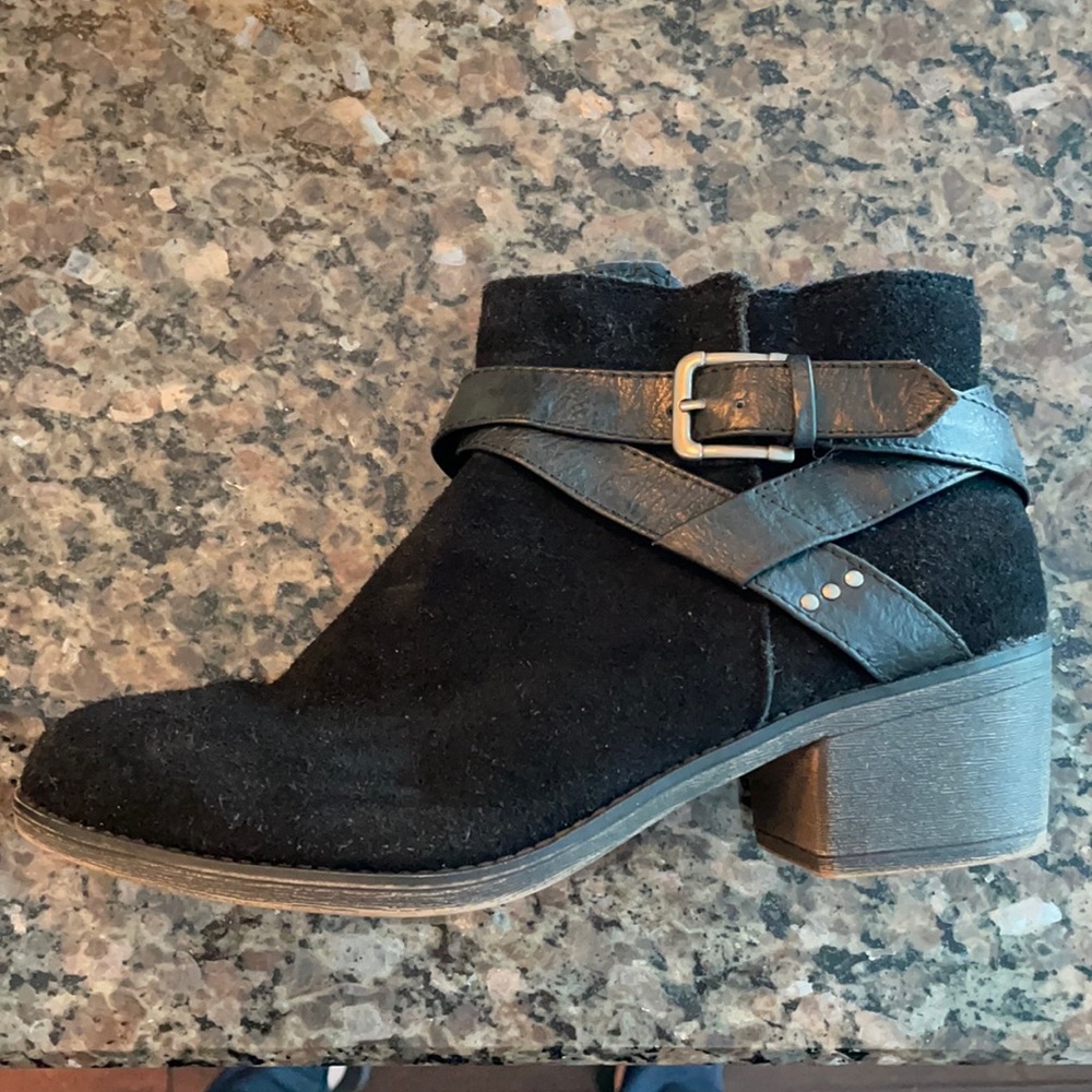 Used black suede boot